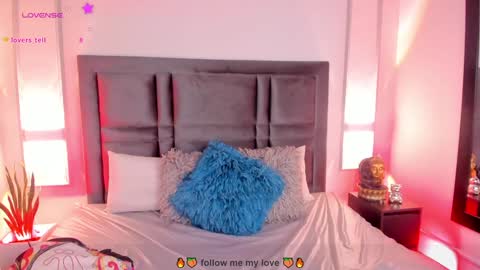 Snapshot of emmabecket2 chatting on December 19, 2024, 10:45 am emma becket online show from December 19, 2024, 10:45 am