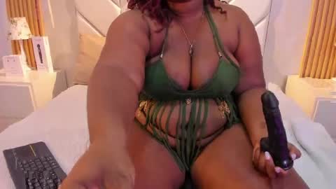 Snapshot of emmabrantt_ chatting on May 13, 2026, 4:21 am EmmaBrantt online show from May 13, 2026, 4:21 am