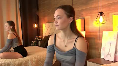 Snapshot of emmacamm chatting on November 9, 2025, 9:29 am EmmaCamm online show from November 9, 2025, 9:29 am