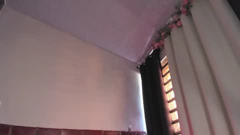 Snapshot of emmaclark_1 chatting on June 20, 2026, 8:33 pm emmaclark_1 online show from June 20, 2026, 8:33 pm