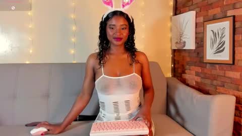 Snapshot of emmaconneer chatting on December 15, 2024, 3:13 am Emma online show from December 15, 2024, 3:13 am