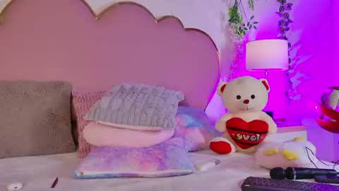 Snapshot of emmacrush chatting on June 22, 2026, 11:13 pm Welcome Im yosein Your love is my passion activate it with your tips and enjoy with me online show from June 22, 2026, 11:13 pm