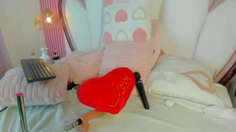 Snapshot of emmacrush chatting on July 21, 2026, 10:12 pm Welcome Im yosein Your love is my passion activate it with your tips and enjoy with me online show from July 21, 2026, 10:12 pm