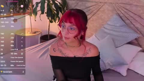 Snapshot of emmaduff_ chatting on May 6, 2026, 7:52 pm online show from May 6, 2026, 7:52 pm