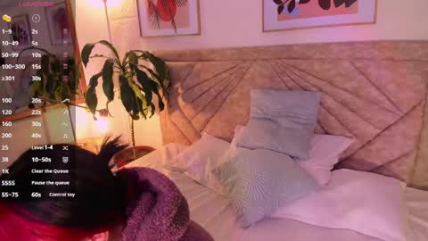 Snapshot of emmaduff_ chatting on May 10, 2026, 12:32 pm online show from May 10, 2026, 12:32 pm