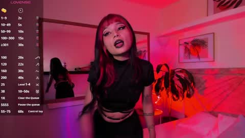 Snapshot of emmaduff_ chatting on May 13, 2026, 8:38 pm online show from May 13, 2026, 8:38 pm