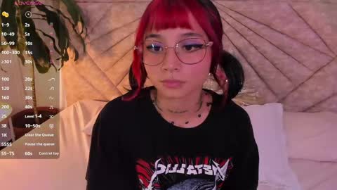 Snapshot of emmaduff_ chatting on May 22, 2026, 8:25 pm online show from May 22, 2026, 8:25 pm