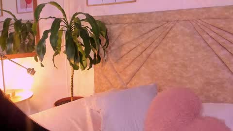 Snapshot of emmaduff_ chatting on May 26, 2026, 7:43 pm online show from May 26, 2026, 7:43 pm
