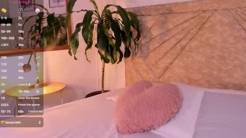 Snapshot of emmaduff_ chatting on May 27, 2026, 7:44 pm online show from May 27, 2026, 7:44 pm