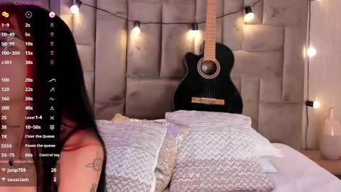 Snapshot of emmaduff_ chatting on June 3, 2026, 2:33 pm online show from June 3, 2026, 2:33 pm