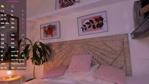 Snapshot of emmaduff_ chatting on June 6, 2026, 11:37 am online show from June 6, 2026, 11:37 am