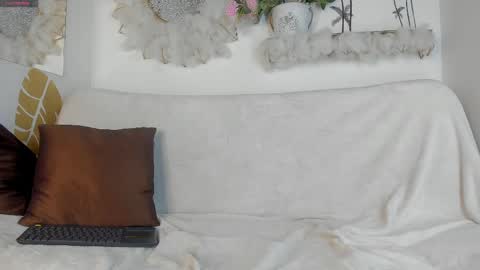 Emma Duque online show from May 24, 2026, 9:42 pm