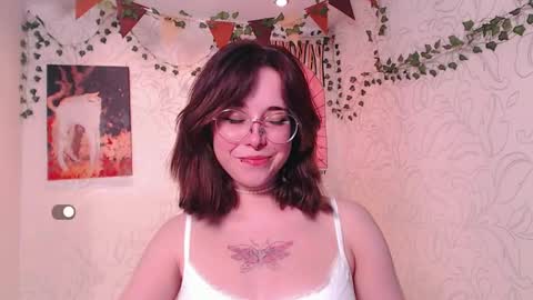 Snapshot of emmae__ chatting on February 18, 2025, 11:55 am Emma online show from February 18, 2025, 11:55 am