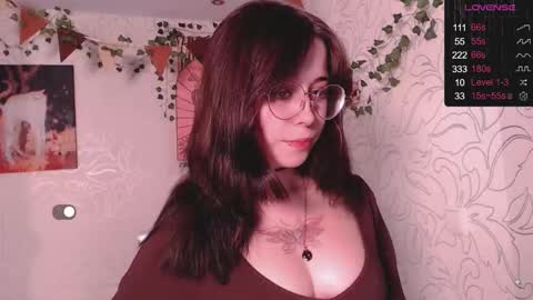 Snapshot of emmae__ chatting on November 16, 2025, 12:22 pm Emma online show from November 16, 2025, 12:22 pm