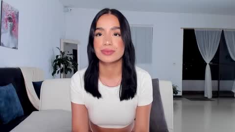 Snapshot of emmaellis chatting on January 14, 2025, 3:53 am valentina online show from January 14, 2025, 3:53 am