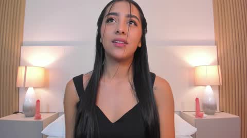 emmaespencer  online show from April 25, 2026, 11:35 am