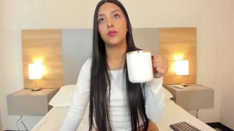 Snapshot of emmaespencer chatting on June 24, 2026, 8:19 pm emmaespencer online show from June 24, 2026, 8:19 pm