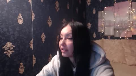 EmmaGoldX online show from November 12, 2025, 2:12 am
