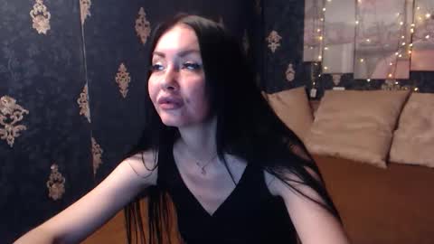 EmmaGoldX online show from November 21, 2025, 10:25 am