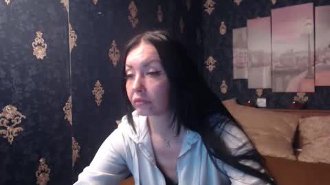 EmmaGoldX online show from November 24, 2025, 4:18 pm