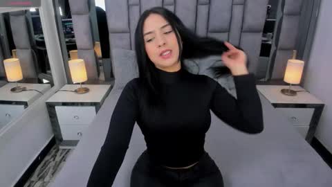 Snapshot of emmahill1 chatting on October 5, 2025, 12:47 pm EMMA HILL online show from October 5, 2025, 12:47 pm