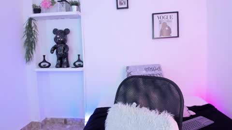 emmajohanson online show from February 26, 2026, 7:35 pm