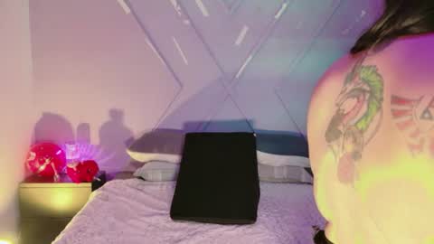  Emma  online show from June 14, 2026, 3:52 am