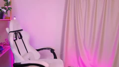 Emma online show from October 7, 2025, 10:01 am