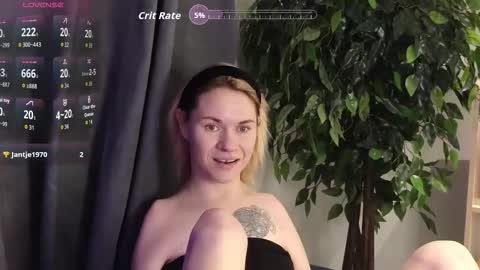 Snapshot of emmalarkins chatting on December 14, 2025, 2:00 pm Emma online show from December 14, 2025, 2:00 pm