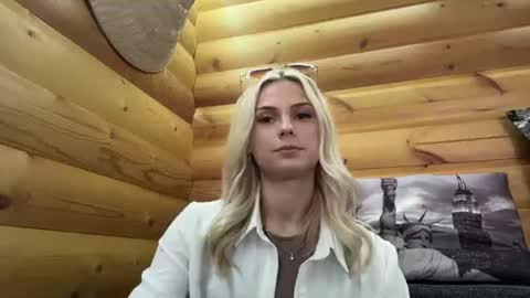 Snapshot of emmalinebareford chatting on June 11, 2026, 11:41 am Emma online show from June 11, 2026, 11:41 am