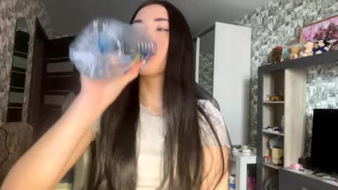 Snapshot of emmalinefairclough chatting on April 6, 2026, 12:17 pm Emma online show from April 6, 2026, 12:17 pm