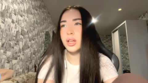 Snapshot of emmalinefairclough chatting on April 9, 2026, 7:14 am Emma online show from April 9, 2026, 7:14 am