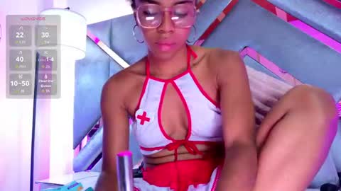 Snapshot of emmalove01 chatting on July 27, 2026, 2:40 am emmalove01 online show from July 27, 2026, 2:40 am