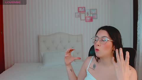 Emmas Room online show from April 16, 2026, 1:28 am
