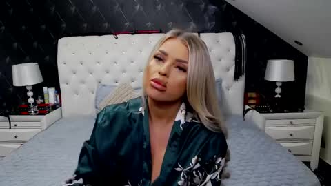 Snapshot of emmamavis chatting on May 4, 2026, 5:58 am Emma Mavis online show from May 4, 2026, 5:58 am