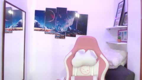 Snapshot of emmamyers_ chatting on January 14, 2025, 12:54 am Emma online show from January 14, 2025, 12:54 am