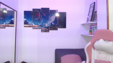 Snapshot of emmamyers_ chatting on February 1, 2025, 2:05 am Emma online show from February 1, 2025, 2:05 am