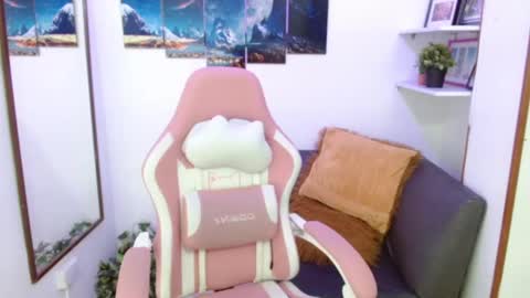 Snapshot of emmamyers_ chatting on March 5, 2025, 1:21 am Emma online show from March 5, 2025, 1:21 am