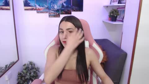 Snapshot of emmamyers_ chatting on March 7, 2025, 11:27 pm Emma online show from March 7, 2025, 11:27 pm