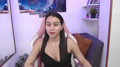 Snapshot of emmamyers_ chatting on March 9, 2025, 1:35 am Emma online show from March 9, 2025, 1:35 am