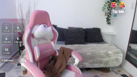 Snapshot of emmamyers_ chatting on September 25, 2025, 12:03 am Emma online show from September 25, 2025, 12:03 am