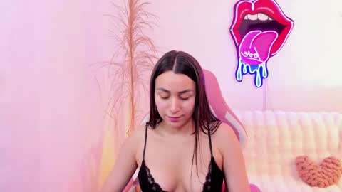 Snapshot of emmamyers_ chatting on October 14, 2025, 11:16 pm Emma online show from October 14, 2025, 11:16 pm