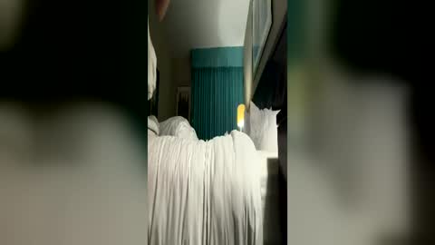 emmaraee online show from June 15, 2026, 6:59 am