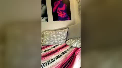 emmaraee online show from June 16, 2026, 9:34 am