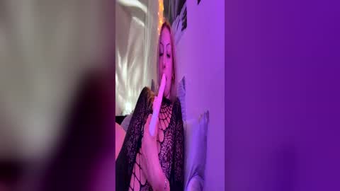 emmaraee online show from June 21, 2026, 11:07 pm