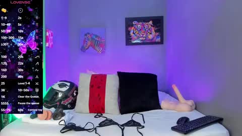 Snapshot of emmasmith06 chatting on October 2, 2025, 5:42 pm Emma online show from October 2, 2025, 5:42 pm