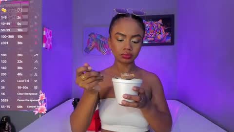 Snapshot of emmasmith06 chatting on October 22, 2025, 5:24 pm Emma online show from October 22, 2025, 5:24 pm