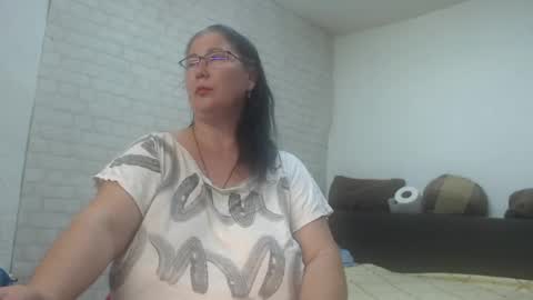 Snapshot of emmasquirt69 chatting on June 4, 2026, 6:19 am emmasquirt69 online show from June 4, 2026, 6:19 am