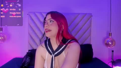 Snapshot of emmaswift1 chatting on December 3, 2025, 2:41 am Emma online show from December 3, 2025, 2:41 am