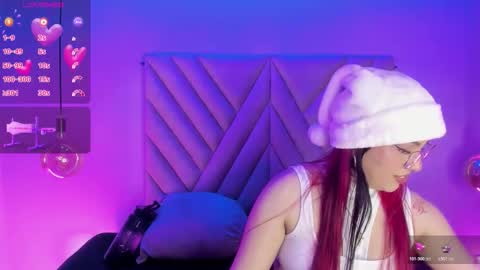 Snapshot of emmaswift1 chatting on December 15, 2025, 3:00 am Emma online show from December 15, 2025, 3:00 am